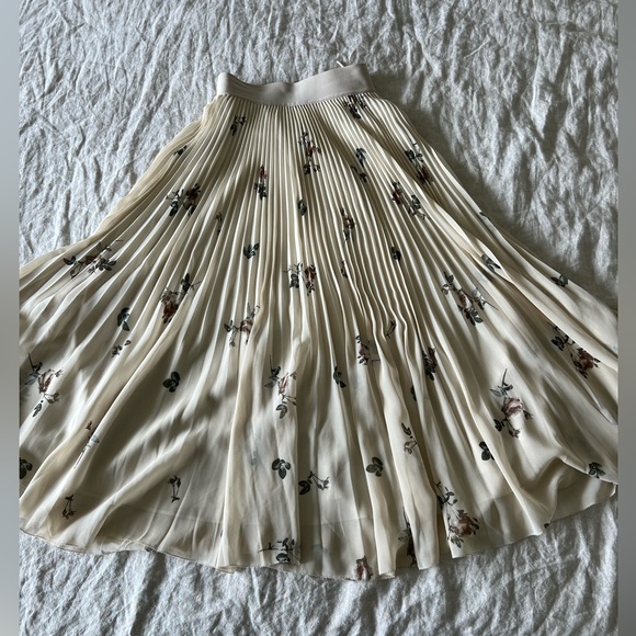 Aritzia Dresses & Skirts - Aritzia Wilfred Twirl Midi Dress